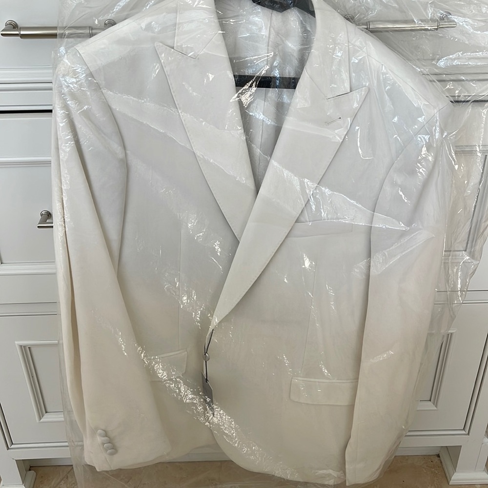 Ike Eveving by Behar brand new creamy white tuxedo blazer size 48 long